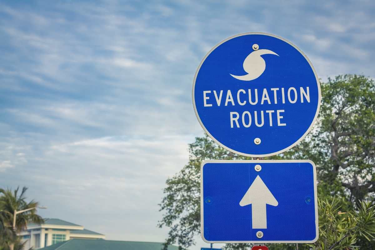business-hurricane-disaster-plan-evacuation-route-sign